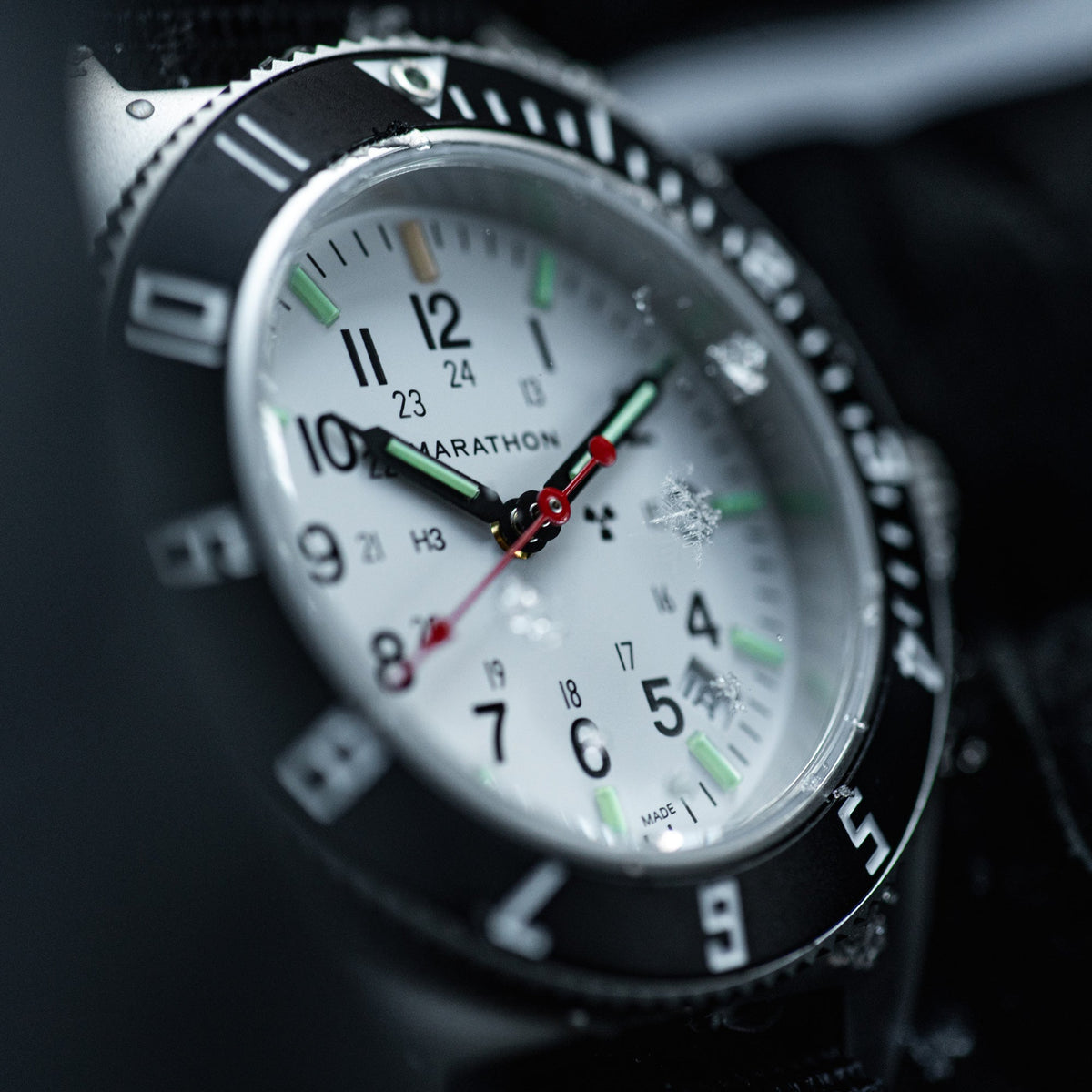 Marathon 41mm Arctic Steel Navigator w/Date (SSNAV-D) on Black 3-Piece Rubber Strap Kit