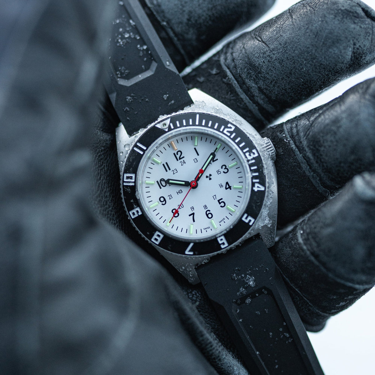 Marathon 41mm Arctic Steel Navigator (SSNAV) on Black 3-Piece Rubber Strap Kit
