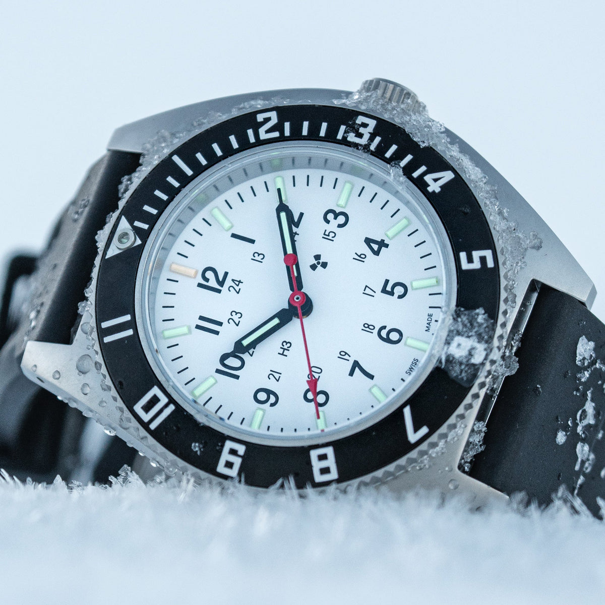 Marathon 41mm Arctic Steel Navigator (SSNAV) on Black 3-Piece Rubber Strap Kit
