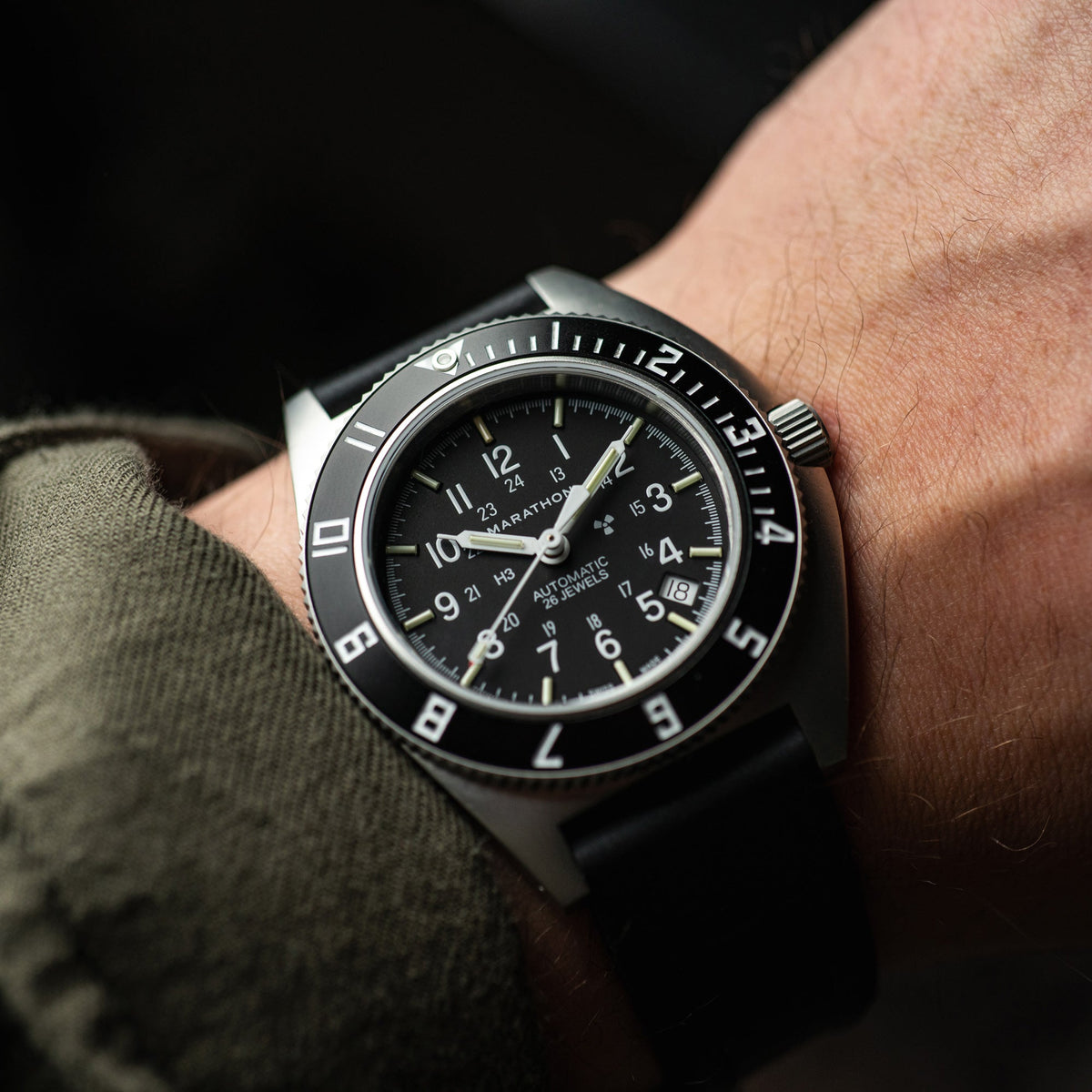 Marathon 41mm Steel Navigator w/ Date Automatic (SSNAV-D AUTO) on Black 3-Piece Rubber Strap Kit