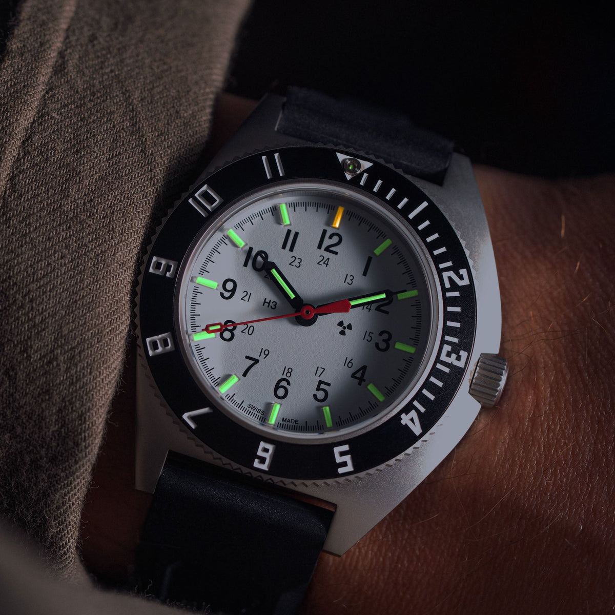 Marathon 41mm Arctic Steel Navigator Automatic (Arctic SSNAV Auto) on Black 3-Piece Rubber Strap Kit