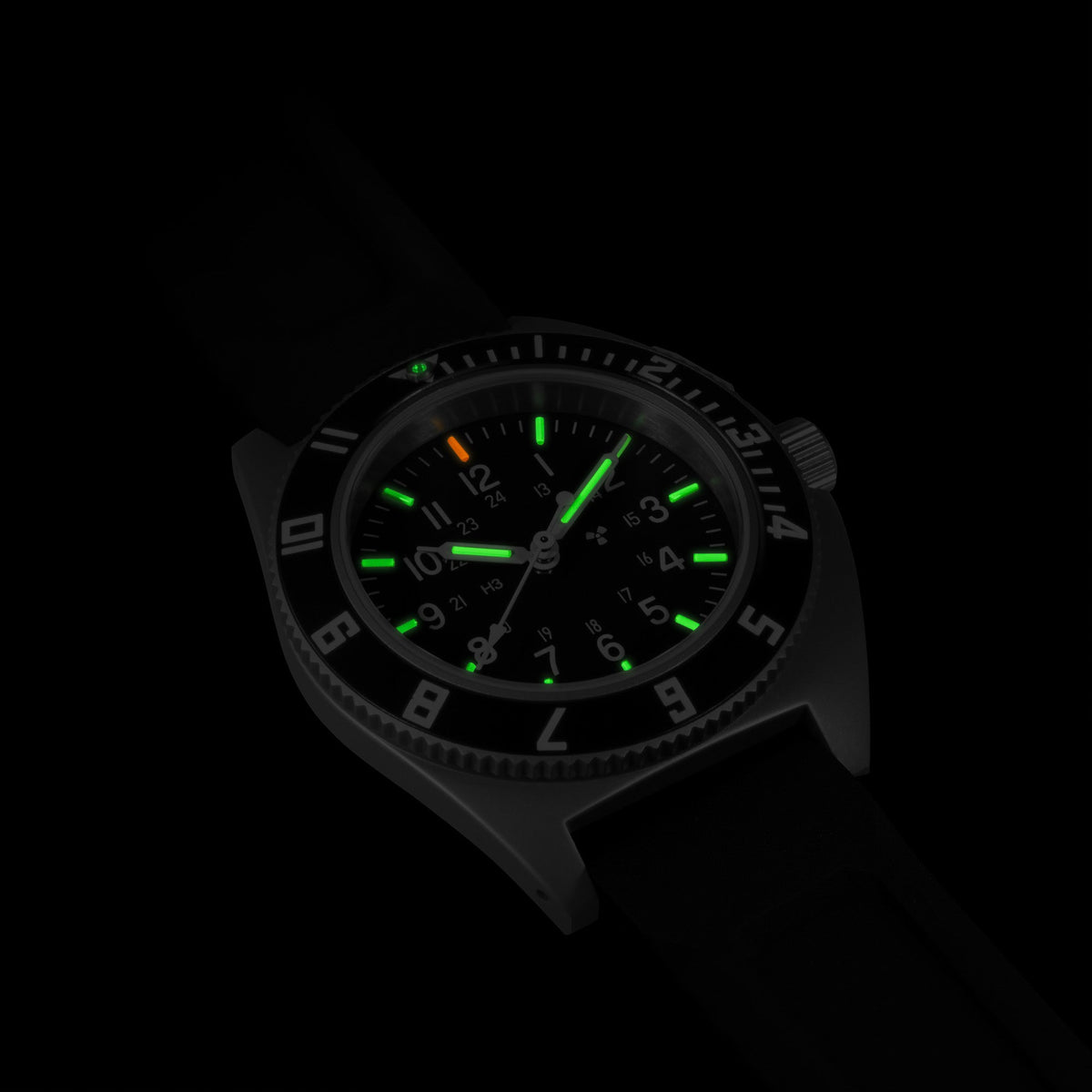 Marathon 41mm Steel Navigator (SSNAV) on Black 3-Piece Rubber Strap Kit